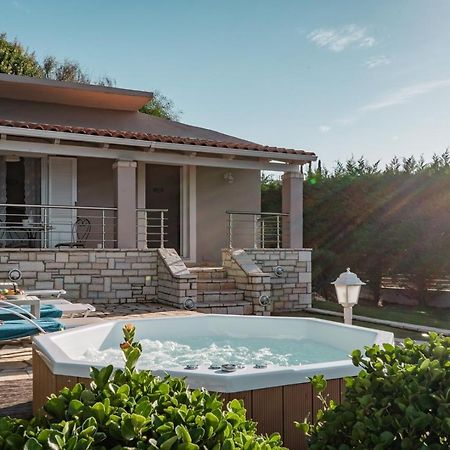 Neptune Sea House - Beachfront / Jacuzzi Agios Spyridon  Exterior foto